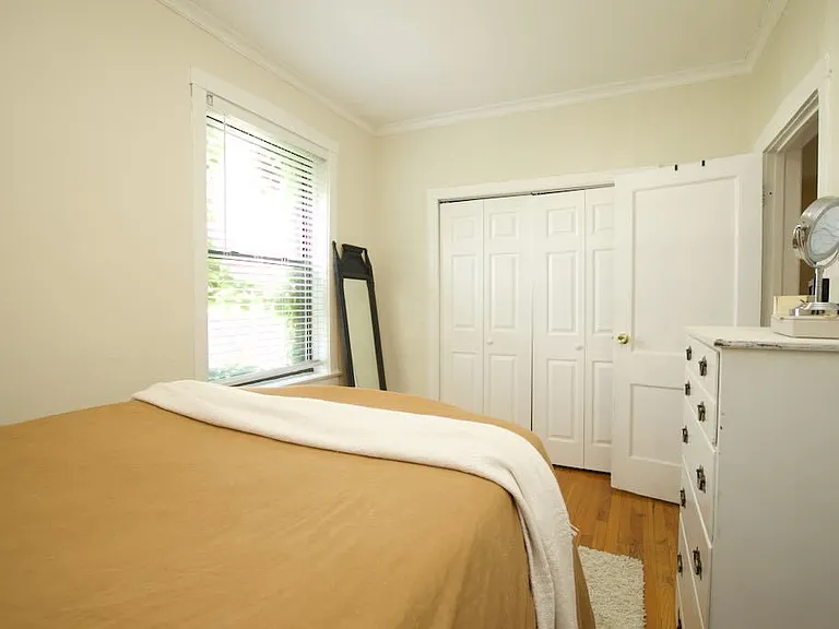 728 W Roscoe St #2 — Photo 10