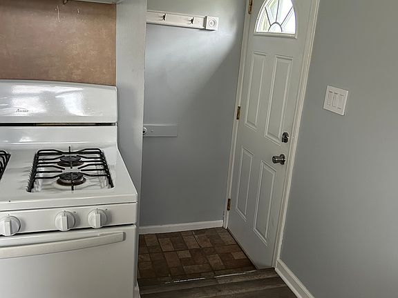 5th image of 2180 Burton St SW #1