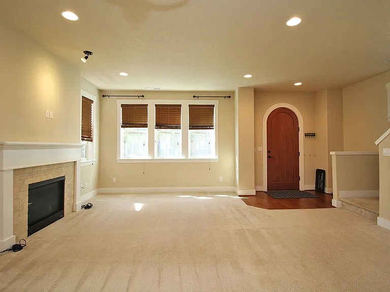 420 SW 204th Ter — Photo 4