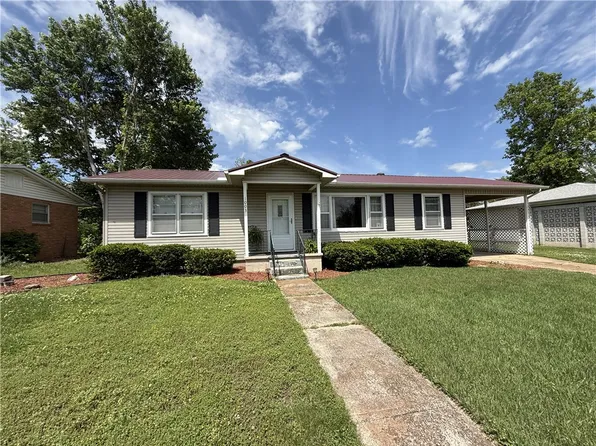 1003 Berry St, Harrison, AR 72601
