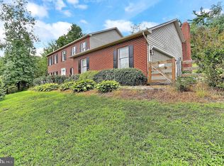 7969 Woodland Dr, Hanover, PA 17331