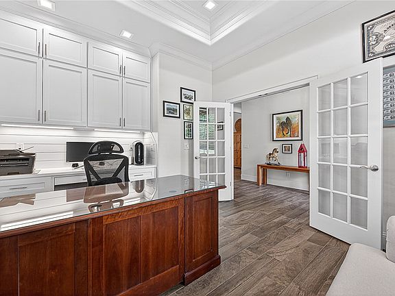 5th image of 8525 Manor Dr