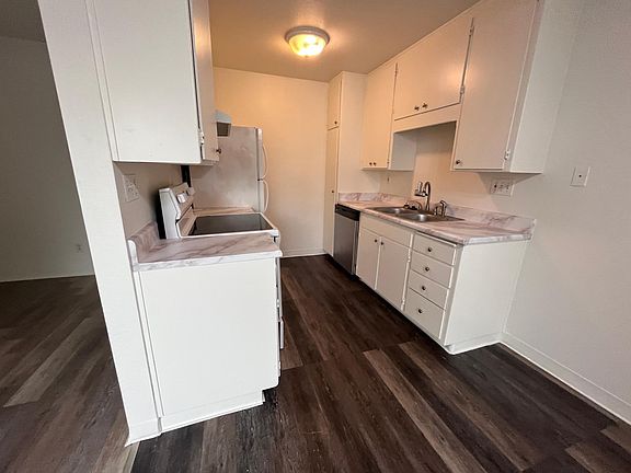 4th image of 4321 Cass St APT 1
