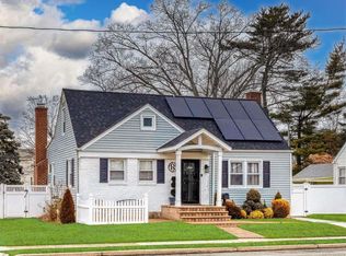 1647 N Jerusalem Rd, East Meadow, NY 11554