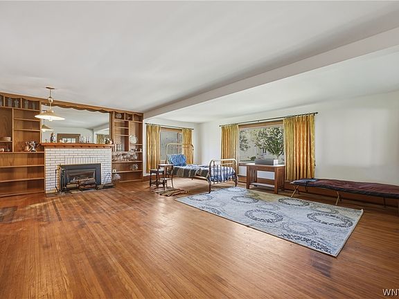 4th image of 41 East Ave