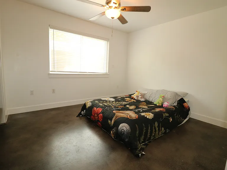 2200 Dickson Dr #124 — Photo 9