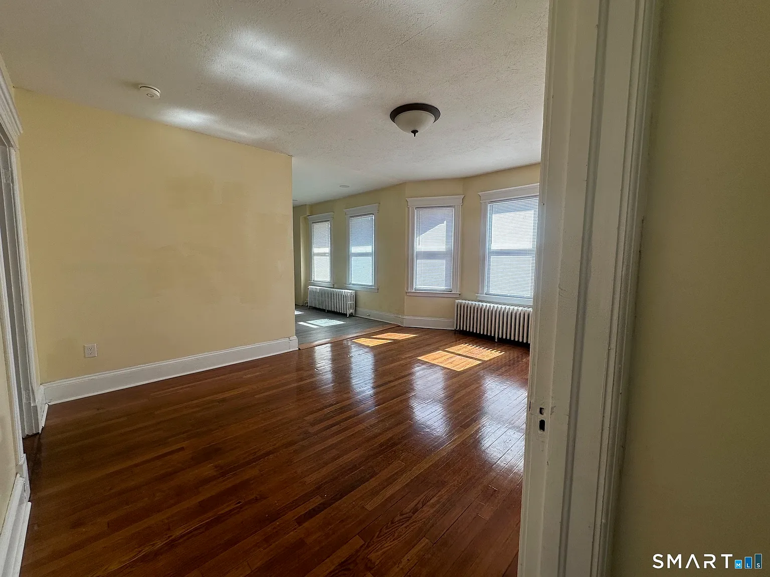 3 bed, 1.0 bath, 4080 sqft, $1,800 — Photo 4