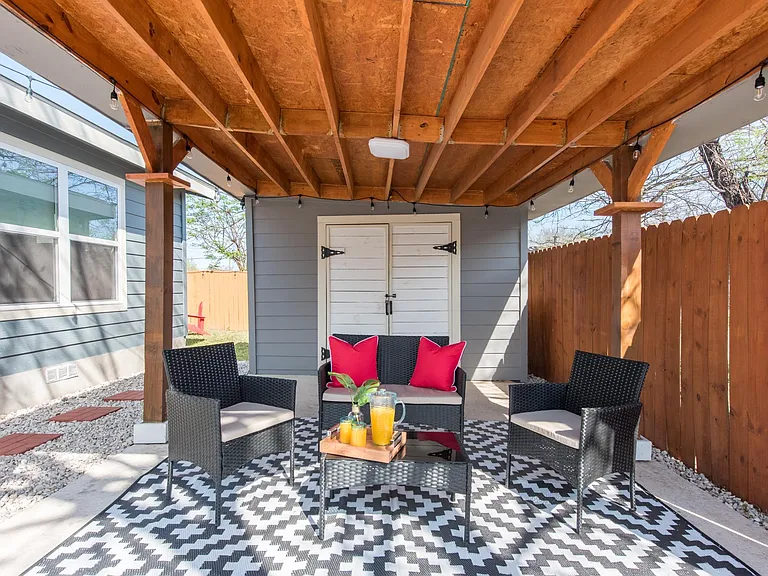 708 S Olive St — Photo 6