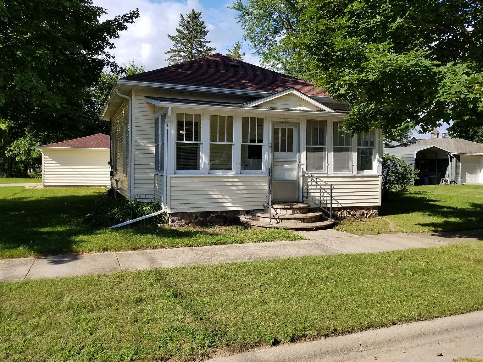 114 W Parker St, Weyauwega, WI 54983 Zillow