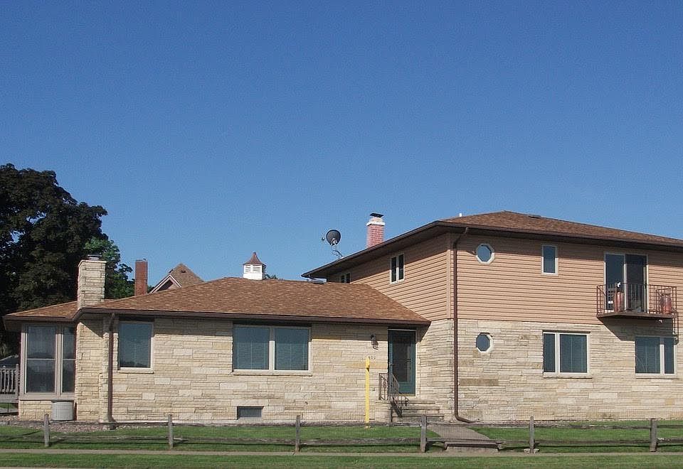 2nd image of 600 S Lakeshore Dr