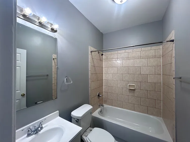 305 N Calhoun St — Photo 9