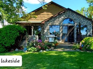 9255 Camelot Dr, White Lake, MI 48386
