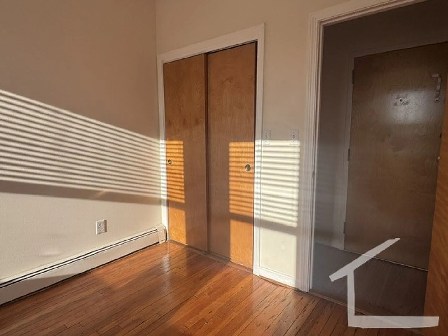 Spacious modern unit with great location in Brighton available now!! — Photo 2