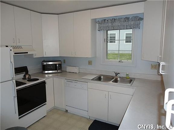 3rd image of 109 Foxmeadow Dr