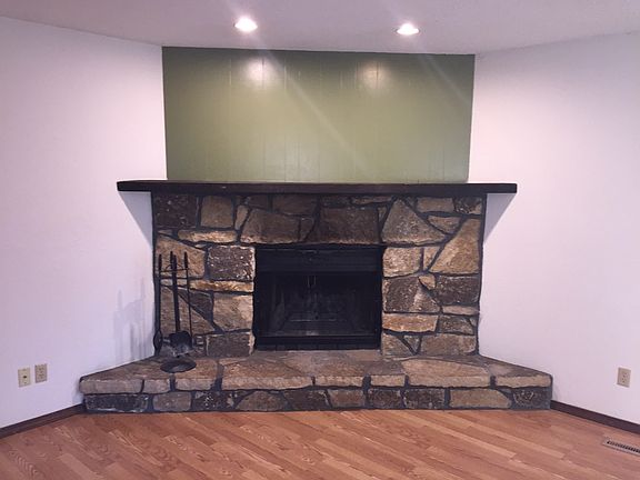 4th image of 2703 Valley View Dr