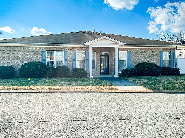 6811 Bayou Ct — Photo 2