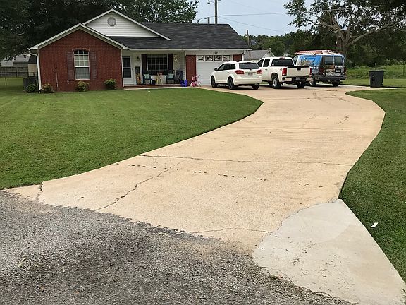 2nd image of 109 Ashley Dr