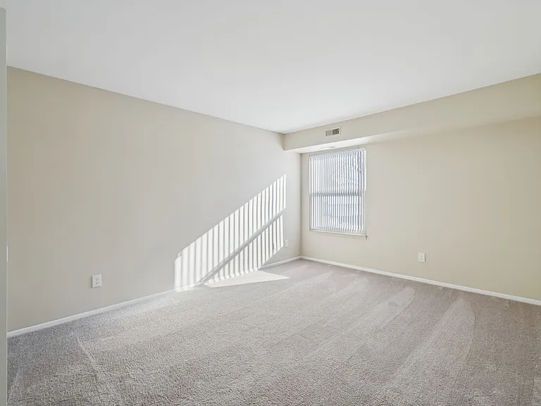 Harbour Village Apartments — Photo 18