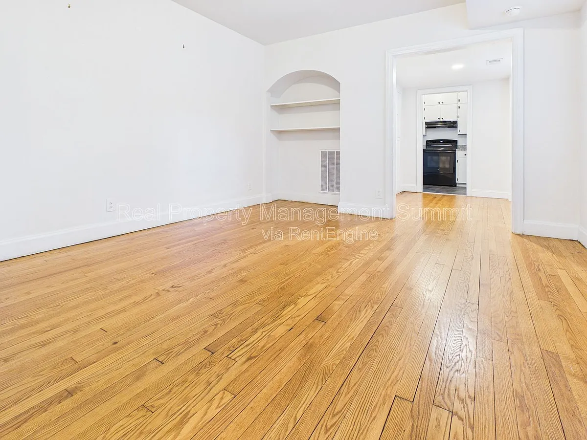 Building Photo - 625 Alleghany Ave #3