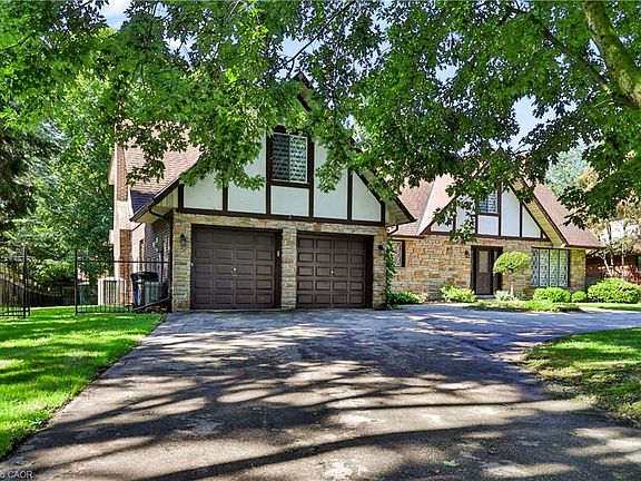 3rd image of 30 Birkbank Dr