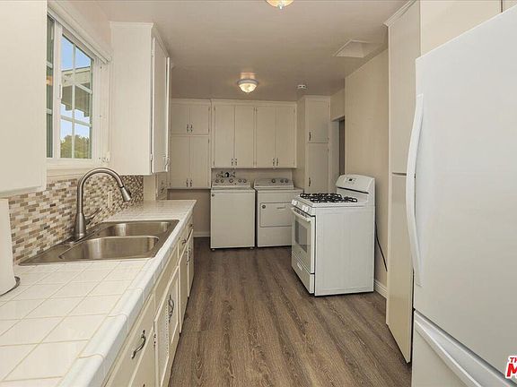 5th image of 1632 Sunset Ave