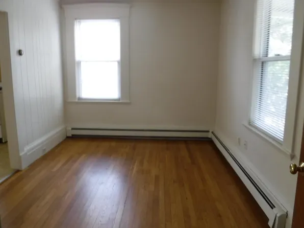 140 School St APT 1, Waltham, MA 02451