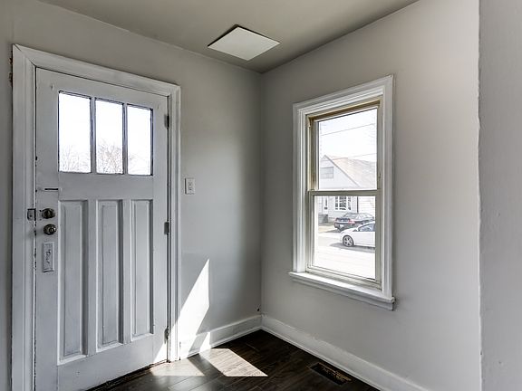 5th image of 191 Oshawa Blvd N #1