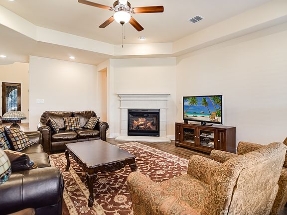 2nd image of 239 Shannon Cir