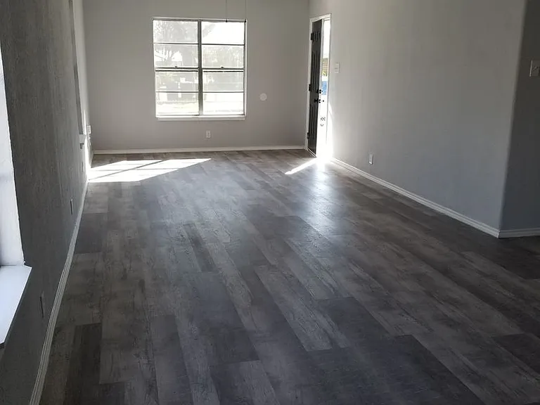 511 E Sayers Ave — Photo 3