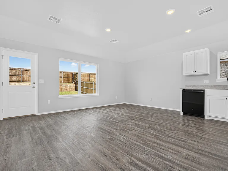 9608 Stallion Dr — Photo 7