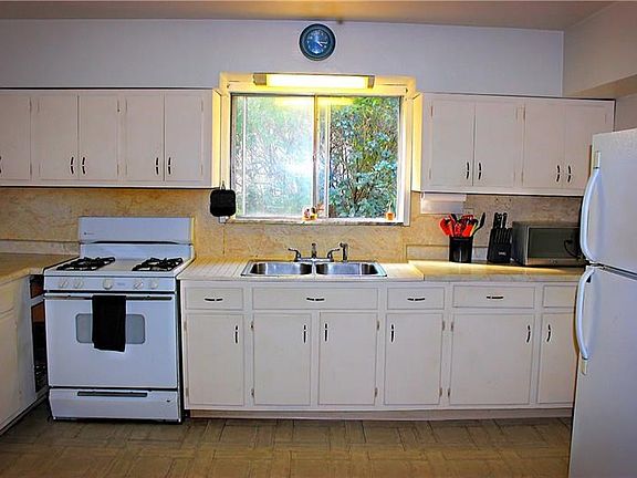 So many Cabinets in the HUGE Kitchen!