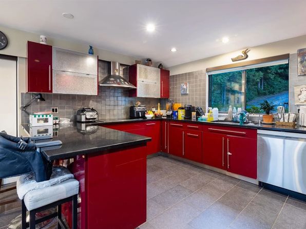 5 bedroom rental in West Vancouver — photo 3