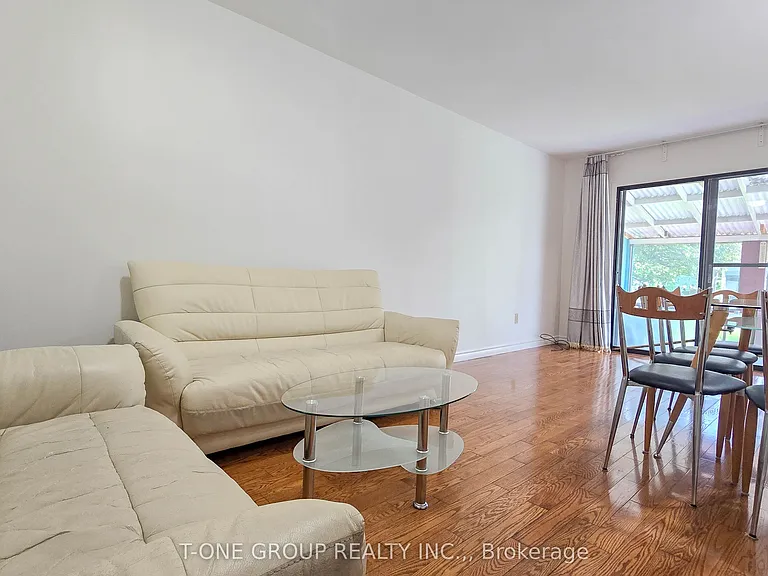 25 Duxford Cres — Photo 8