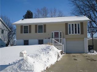 3509 Dunham Dr SW, Cedar Rapids, IA 52404