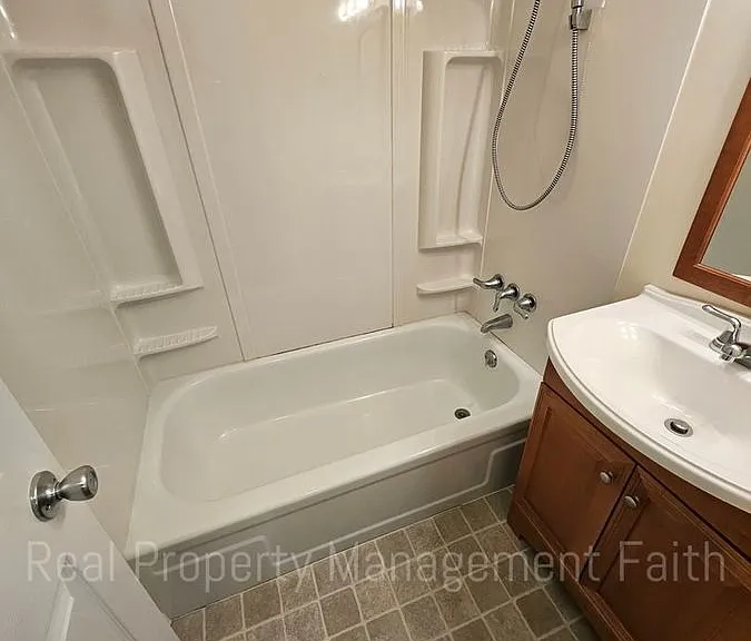 14 Greenwood Trl N — Photo 16