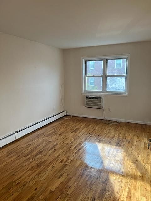 1st image of 30 Paedegat St #2