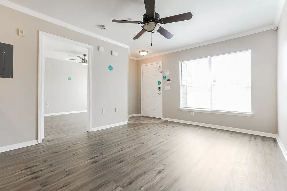 3 bed, 2.0 bath, 1622 sqft, $2,180 — Photo 3