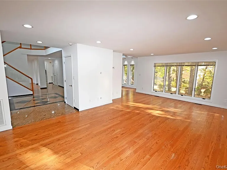 24 Warwick Rd — Photo 3