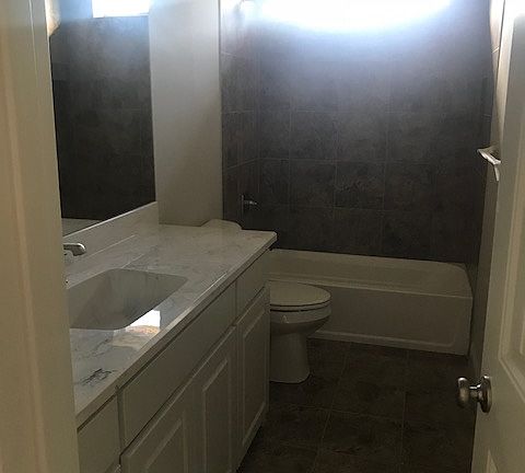 4th image of 380 Pine Hill Ct