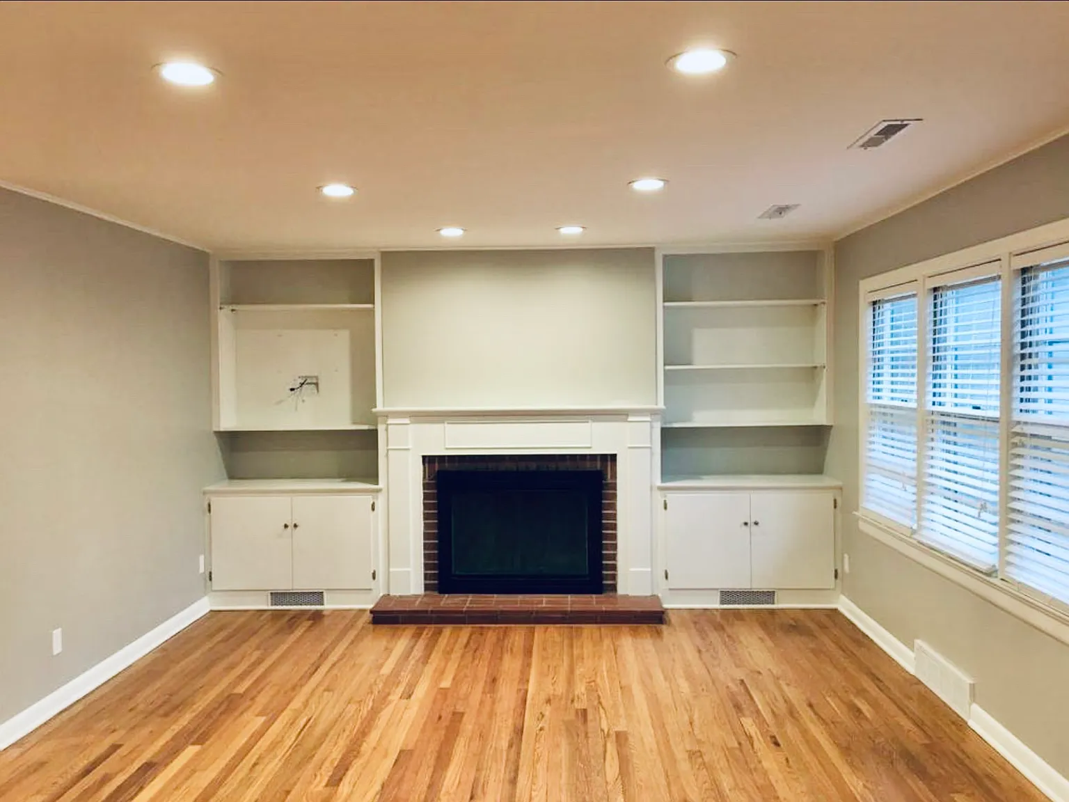 1137 N Hillcrest Avenue — Photo 2