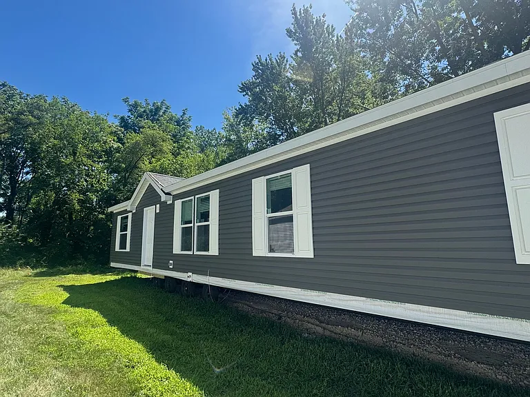 Belleville Manor — Photo 12