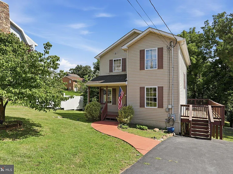 19 Fairview Ave — Photo 4