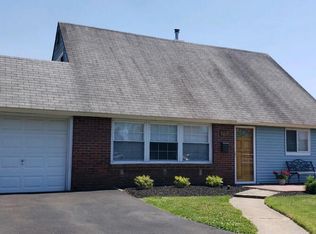 70 Quaker Hill Rd, Levittown, PA 19057