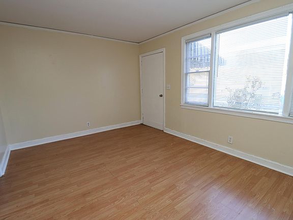 2nd image of 131 Lakeview Dr