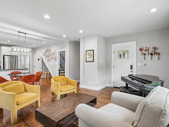 3rd image of 306 Valeria St
