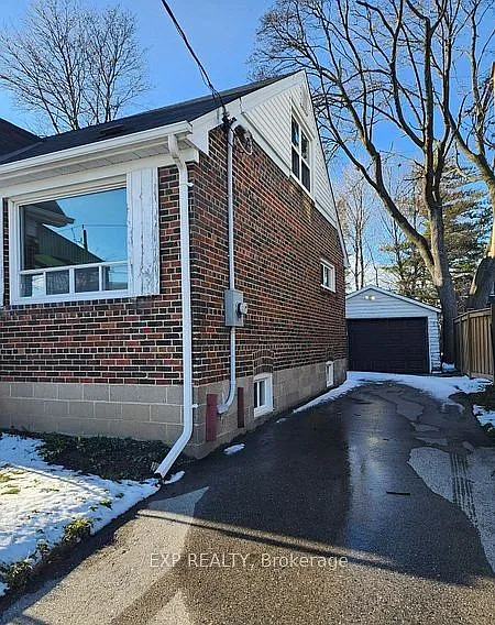Building Photo - 648 Glengrove Ave