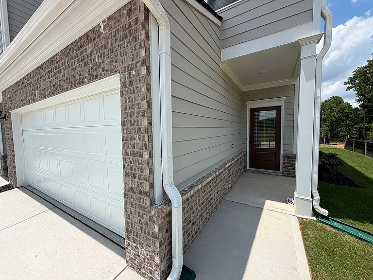 4917 Dresden Loop — Photo 3