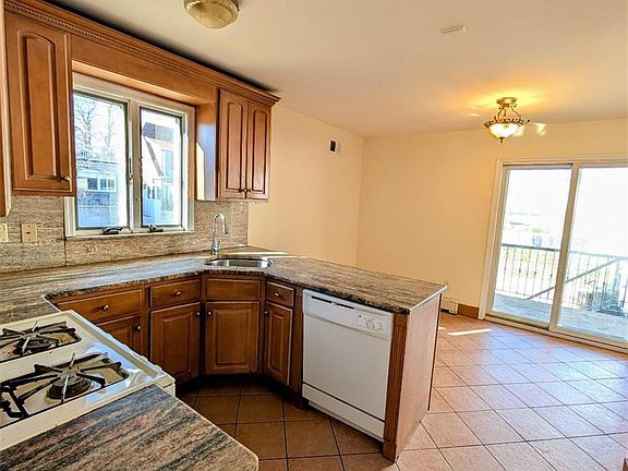 5th image of 124-22 Cronston Ave