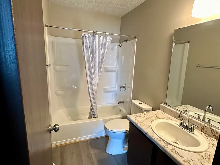 Second-Floor Full Bath