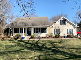 1582 S Hieland Rd, Saint Anne, IL 60964